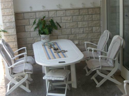 Apartments Villa Jarak
