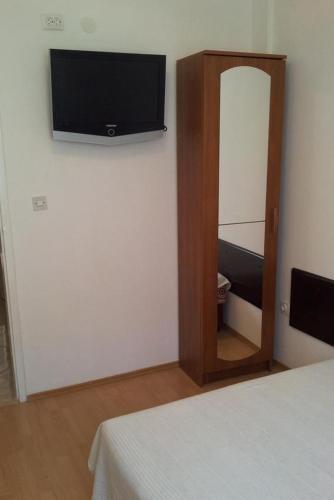 Apartments With A Parking Space Gradac (makarska) - 5198