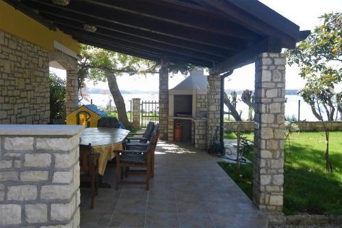 Family Friendly Seaside Apartments Novigrad - 7118