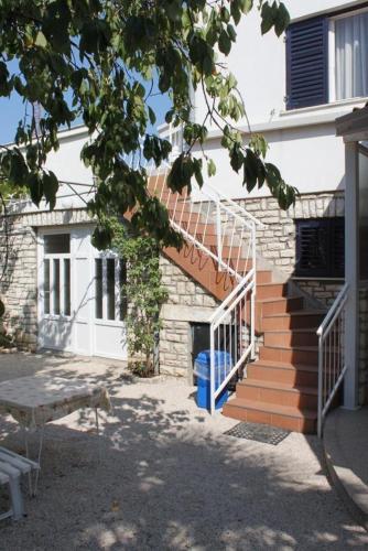 Family Friendly Seaside Apartments Novigrad - 7118