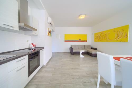 Apartments Mali Nono