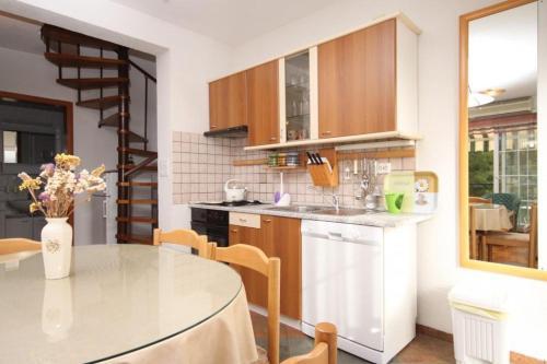 Apartments With A Parking Space Jelsa (hvar) - 8732