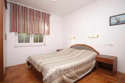 Apartments With A Parking Space Jelsa (hvar) - 8732