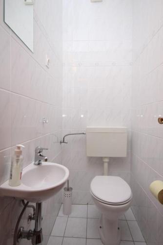 Apartments With A Parking Space Jelsa (hvar) - 8732