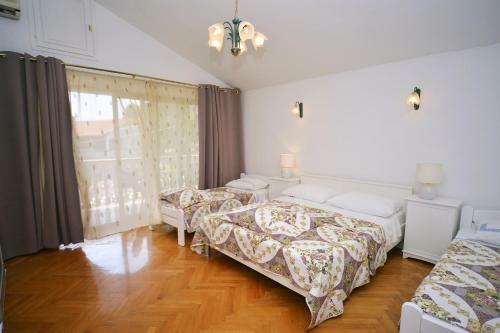 Apartments And Rooms Lago Rupa