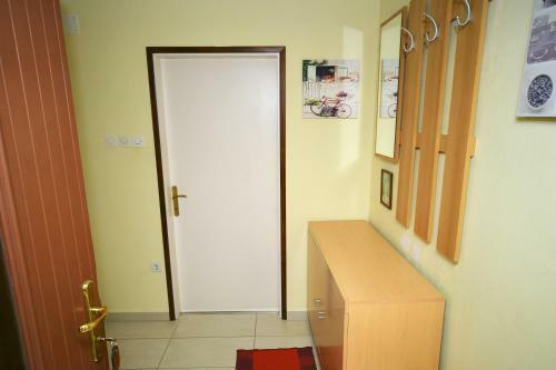 Apartments And Rooms Lago Rupa