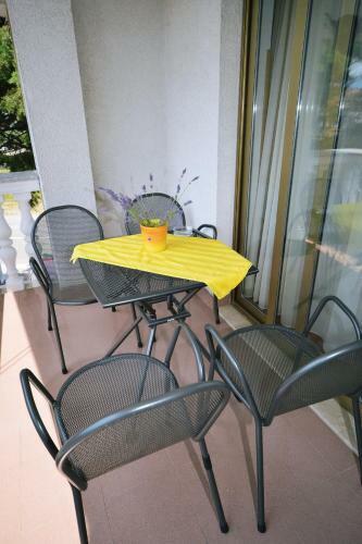 Apartments And Rooms Lago Rupa