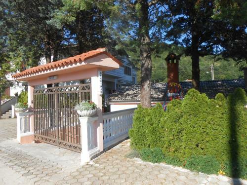 Apartments And Rooms Lago Rupa