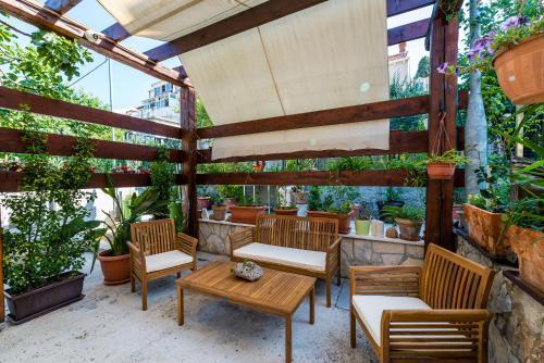 Hostal Apartments & Room Frane