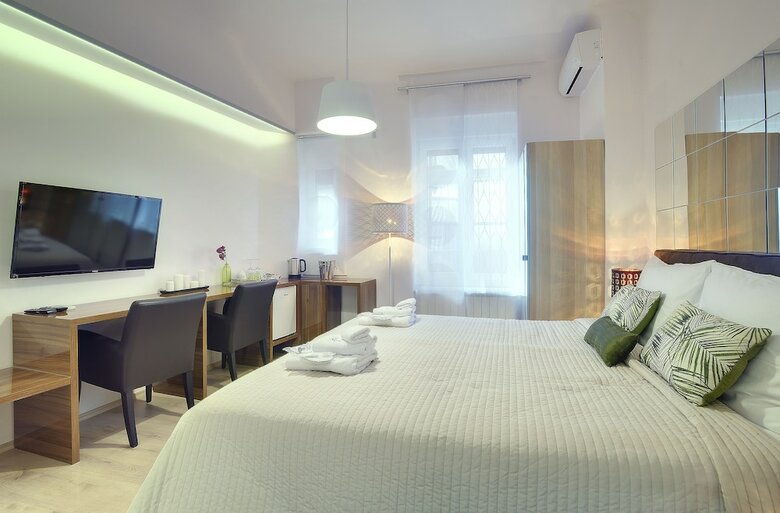 D&a Center Apartments