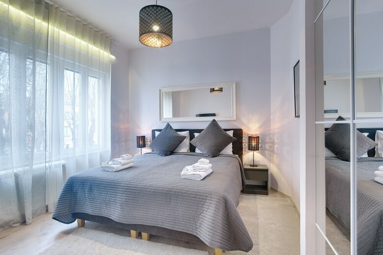 D&a Center Apartments