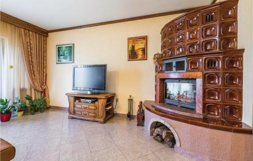 Holiday Home Jurdani 02