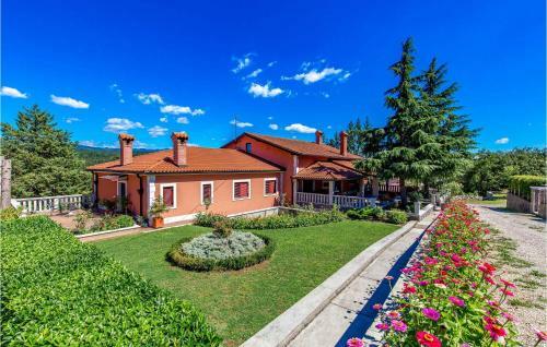 Holiday Home Jurdani 02