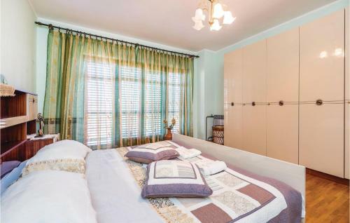 Holiday Home Jurdani 02
