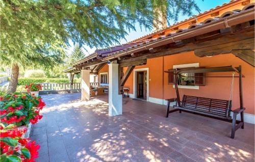 Holiday Home Jurdani 02