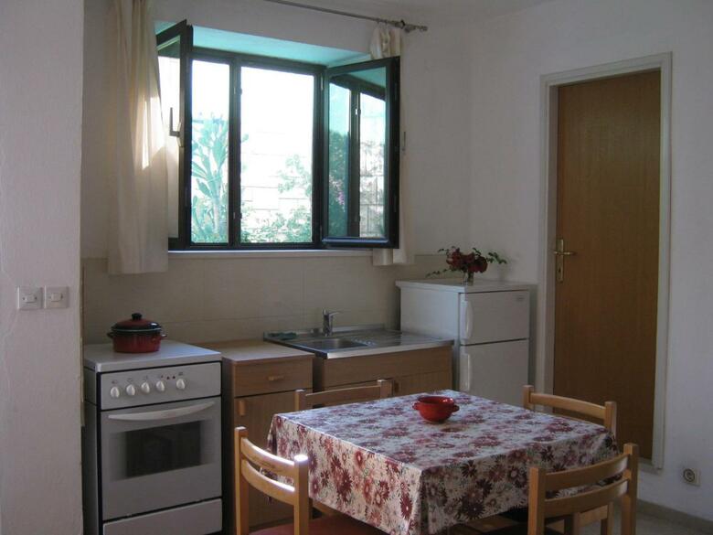 Apartments And Rooms Artemida