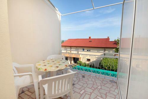 Hostal Rooms With A Parking Space Krk - 5371