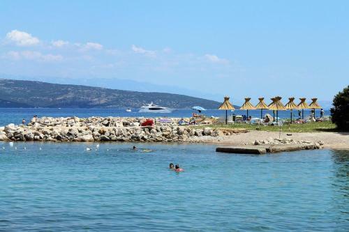 Hostal Rooms With A Parking Space Krk - 5371