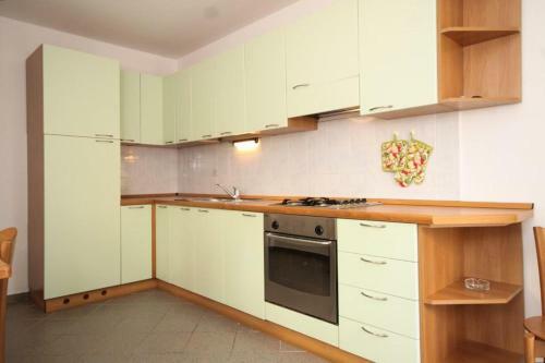 Apartment Nerezine 2518a