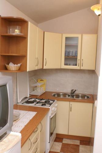 Apartments With A Parking Space Rogoznica - 4218