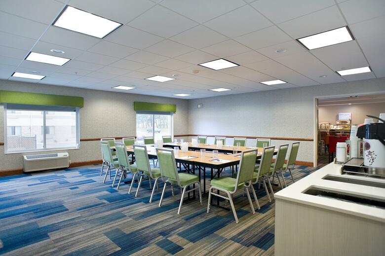 Holiday Inn Express Hotel & Suites Brookings