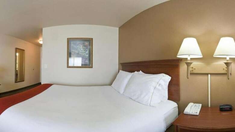 Holiday Inn Express Hotel & Suites Brookings