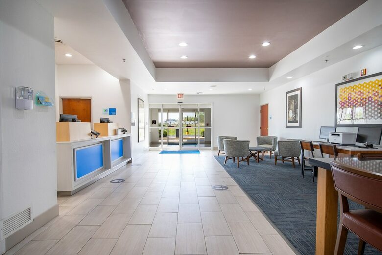 Holiday Inn Express Hotel & Suites Bedford