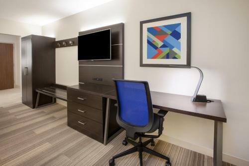 Holiday Inn Express Hotel & Suites Murray