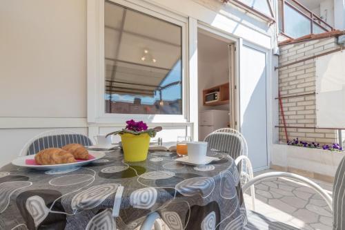 Studio Apartment Tomi 1