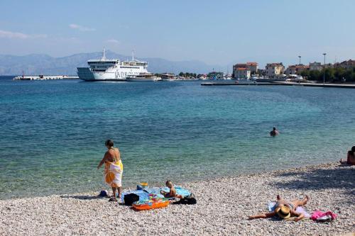 Apartments With A Parking Space Supetar (brac) - 2840