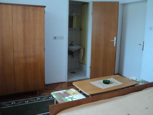 Hostal Double Room Banjol 11716b