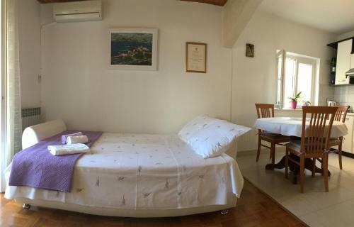 Hostal Guesthouse Cipre