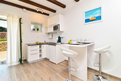 Hostal Apartments And Rooms Kampanel
