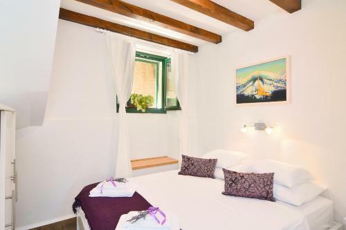 Hostal Apartments And Rooms Kampanel
