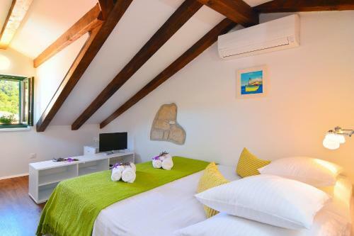 Hostal Apartments And Rooms Kampanel