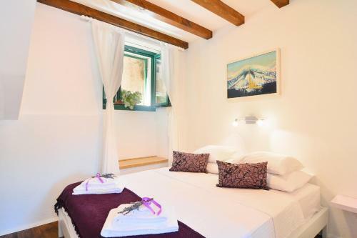Hostal Apartments And Rooms Kampanel
