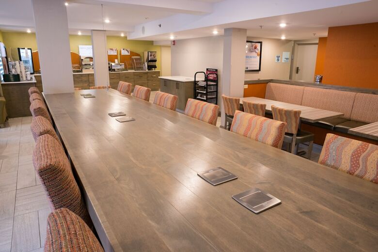 Hotel Lakeview Inn & Suites Frederiction