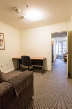 Waldorf Apartment Hotel Canbe