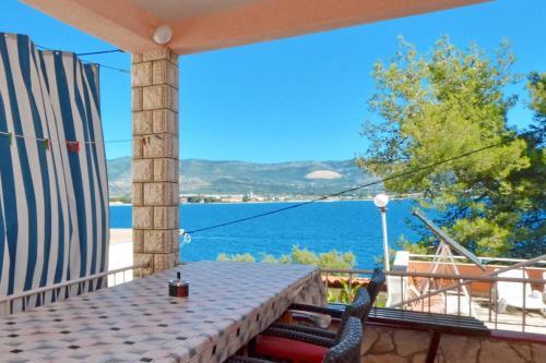 Apartment Arbanija 8651b