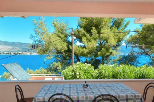 Apartment Arbanija 8651b