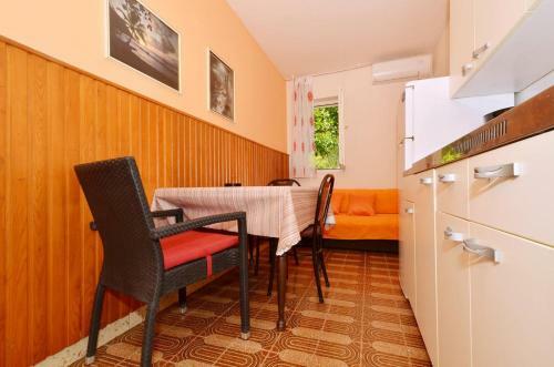 Apartment Arbanija 8651b