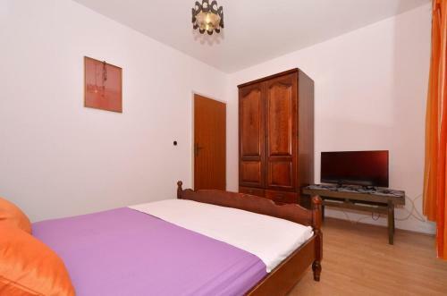 Apartment Arbanija 8651b
