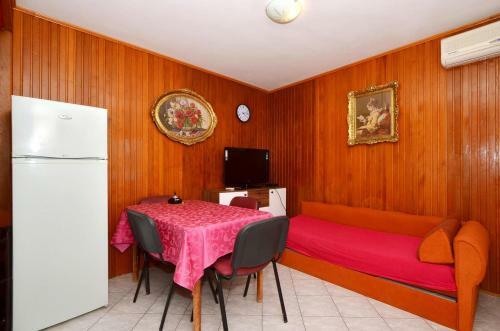 Apartment Arbanija 8651b