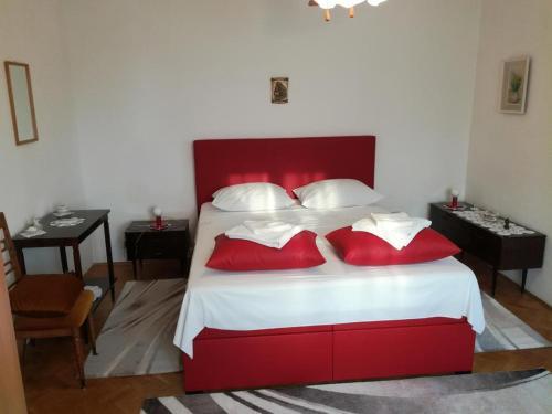 Apartments By The Sea Mirca (brac) - 2854