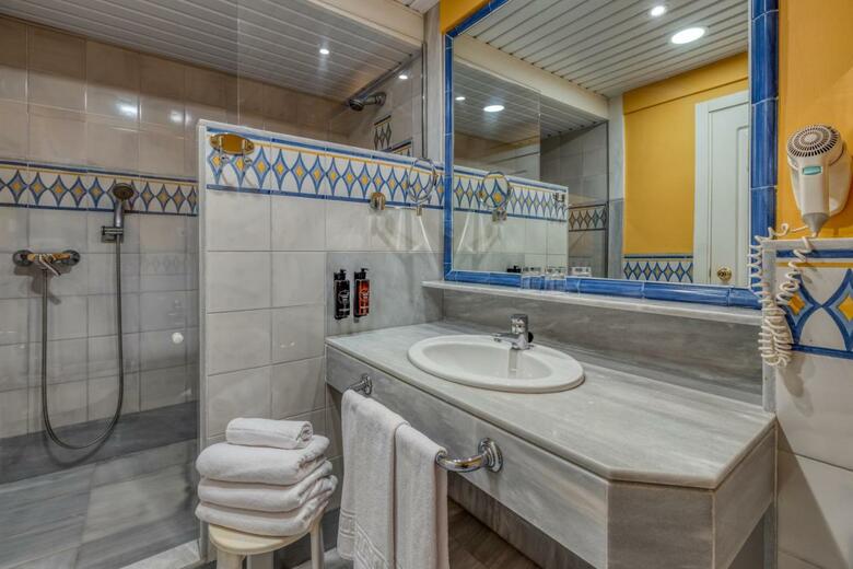Hotel Azz Guardacorte Campo De Gibraltar