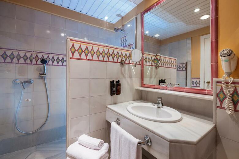 Hotel Azz Guardacorte Campo De Gibraltar