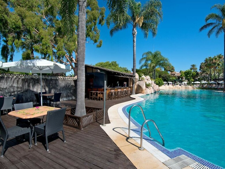 Hotel Bluebay Ban�s