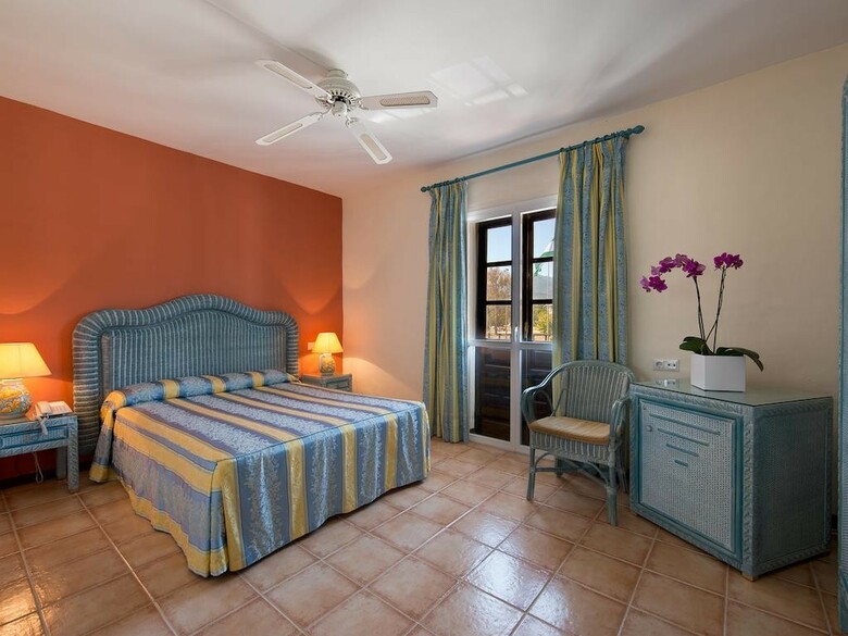 Hotel Bluebay Ban�s