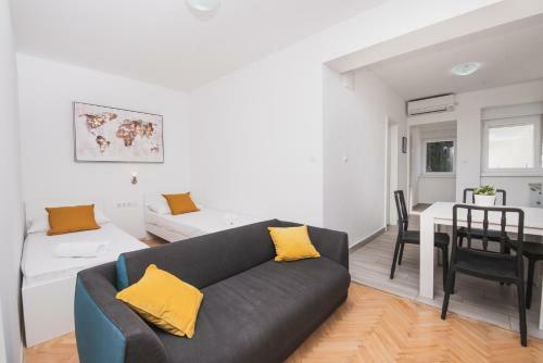 Apartments By The Sea Semy