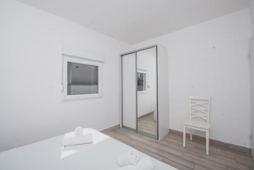 Apartments By The Sea Semy